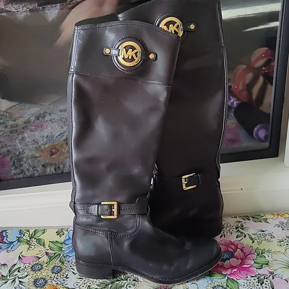 Boot - Picture 2 of 6